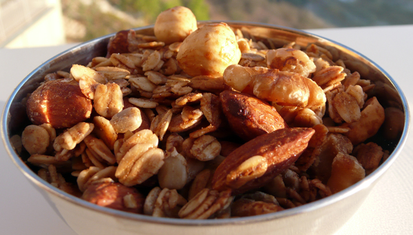 nutty steph's vermont granola: organic oats, pure vermont maple syrup, sunflower oil, almonds, walnuts, hazelnuts, sunflower seeds, cinnamon, vanilla extract and sea salt.