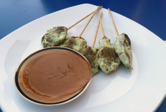 pepper steak satay. served with peanut sauce and cucumber. $6
