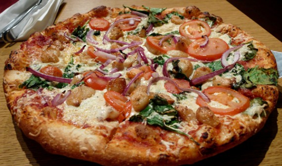 vegan pizza: daiya cheese, roasted garlic, fresh basil, tomatoes, red onions. 